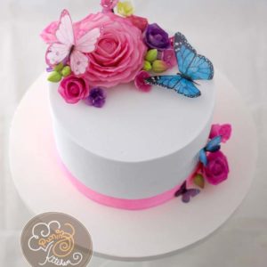 Butter cream cake with flowers